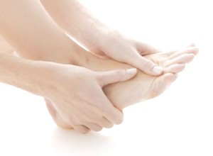 xoa-bop-thu-gian-khi-bi-chuot-rut