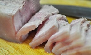 sai-lam-nghiem-trong-che-bien-thit-lon-cam-duoc-mac