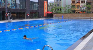 Moi-be-boi-chua-60-lit-nuoc-tieu-Nguy-co-viem-tai-mui-hong-khi-di-boi-be-boi-1559267423-281-width577height313